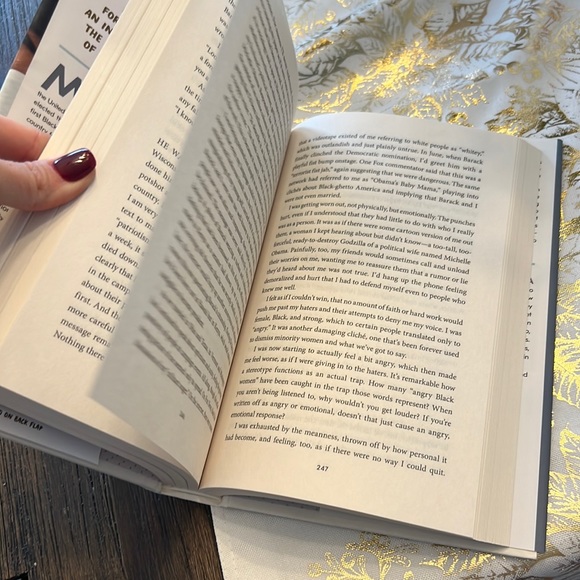 Becoming Michelle Obama Book - Picture 6 of 6